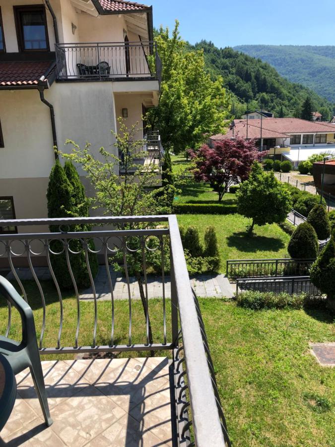 Green Oaza Apartment Фойница Экстерьер фото